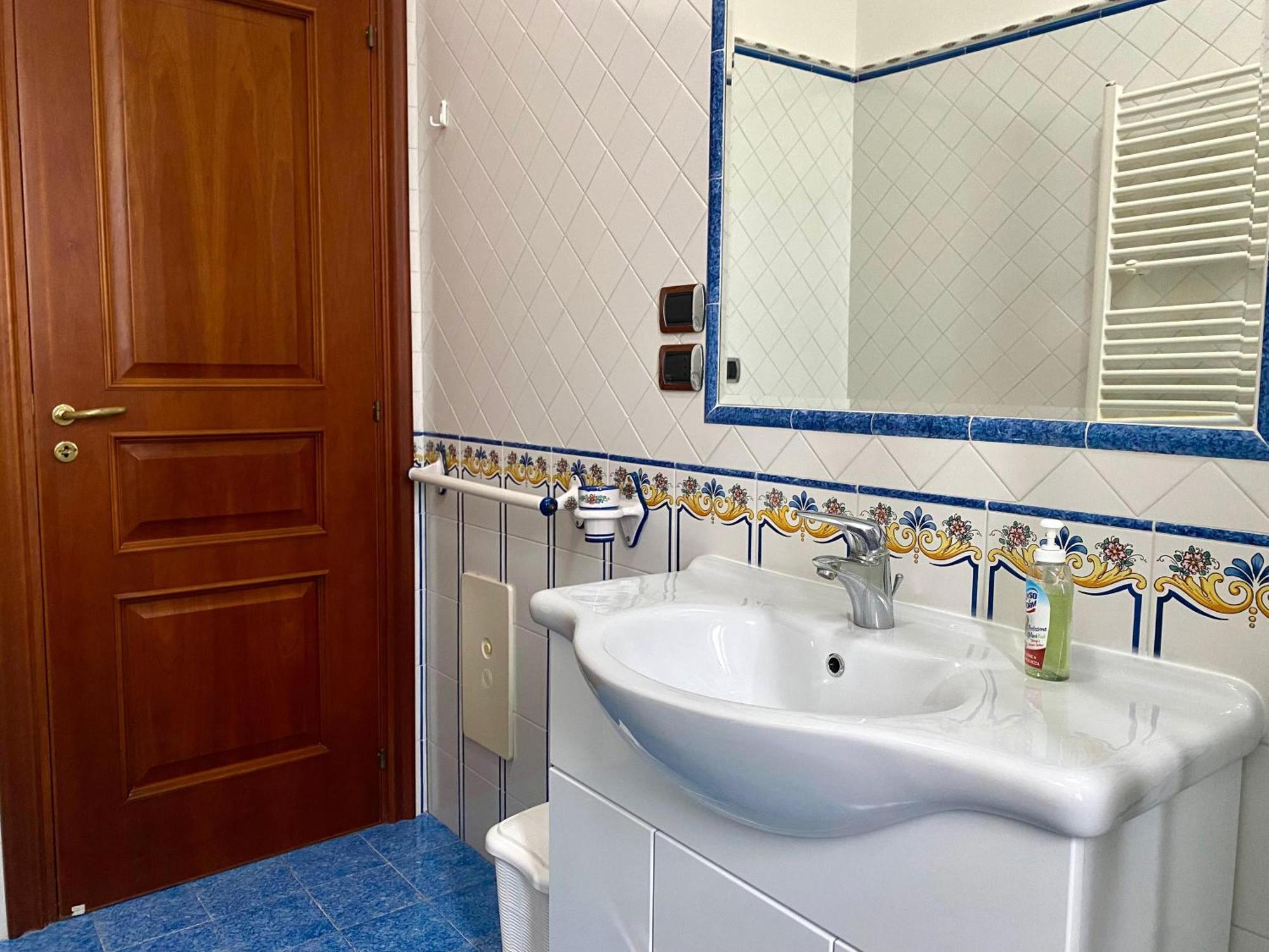 A Casa Di Don Peppino Lejlighed Salerno Eksteriør billede
